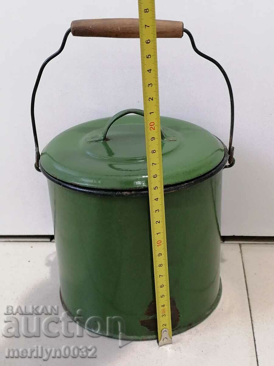 Delivery of Enamelled court of the social times, enamel