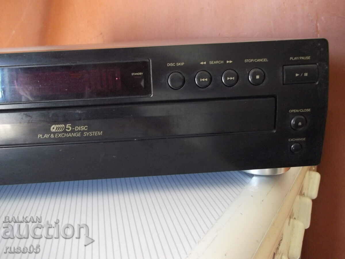 Auction  CD player with 5 discs "JVC - XL-F154BK"