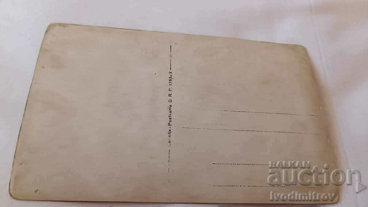 Foto Ofițeri și soldați într-o livadă pe frontul PSV cu preț 7.35 BGN | € 3.76