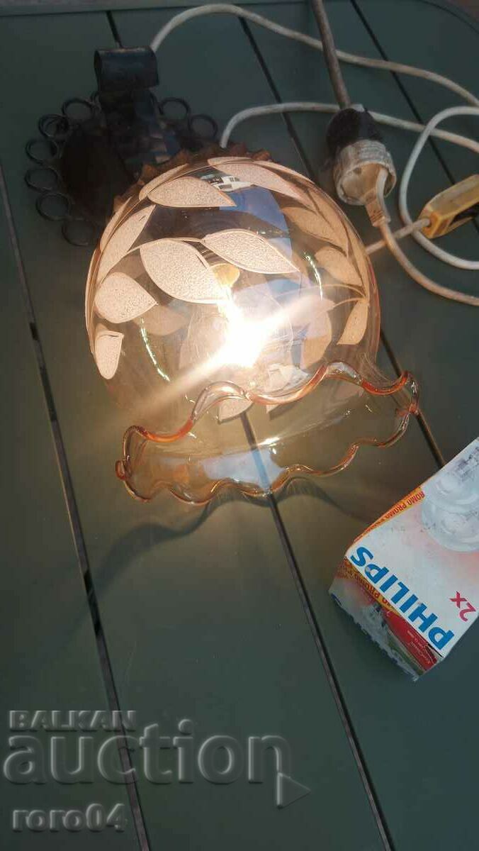 Licitație PĂTRAT - LAMPĂ - LANARĂ - BEC