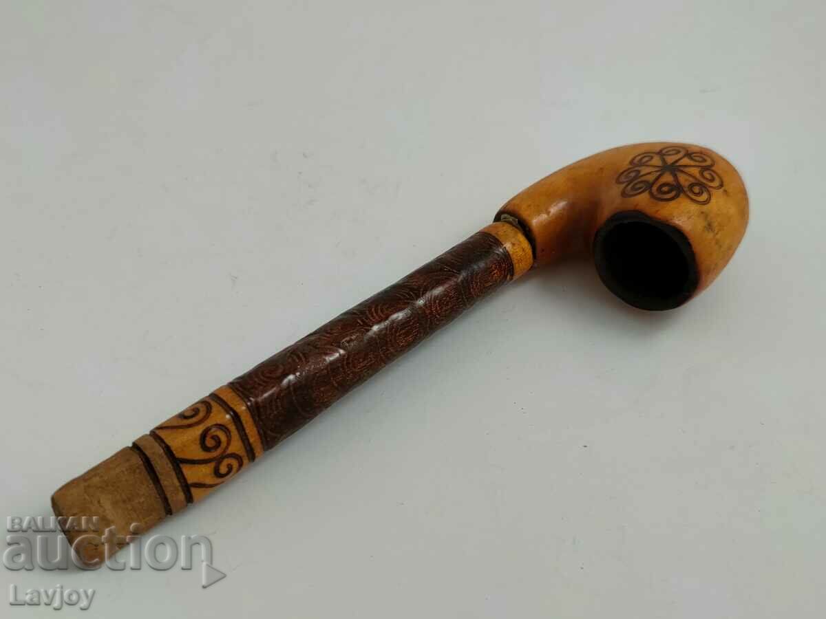 Auction  Old pyrographed wooden pipe