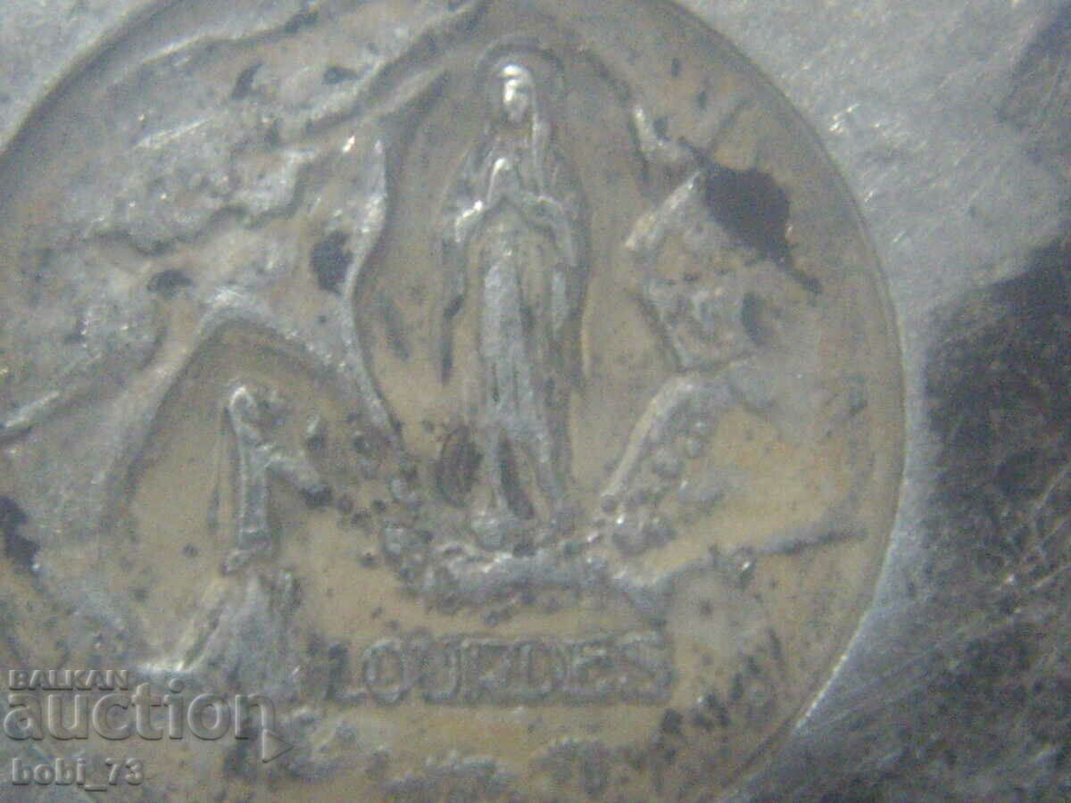 Δημοπρασία Θεοτόκος για κολιέ. Δημοπρασία Θεοτόκος για κολιέ.