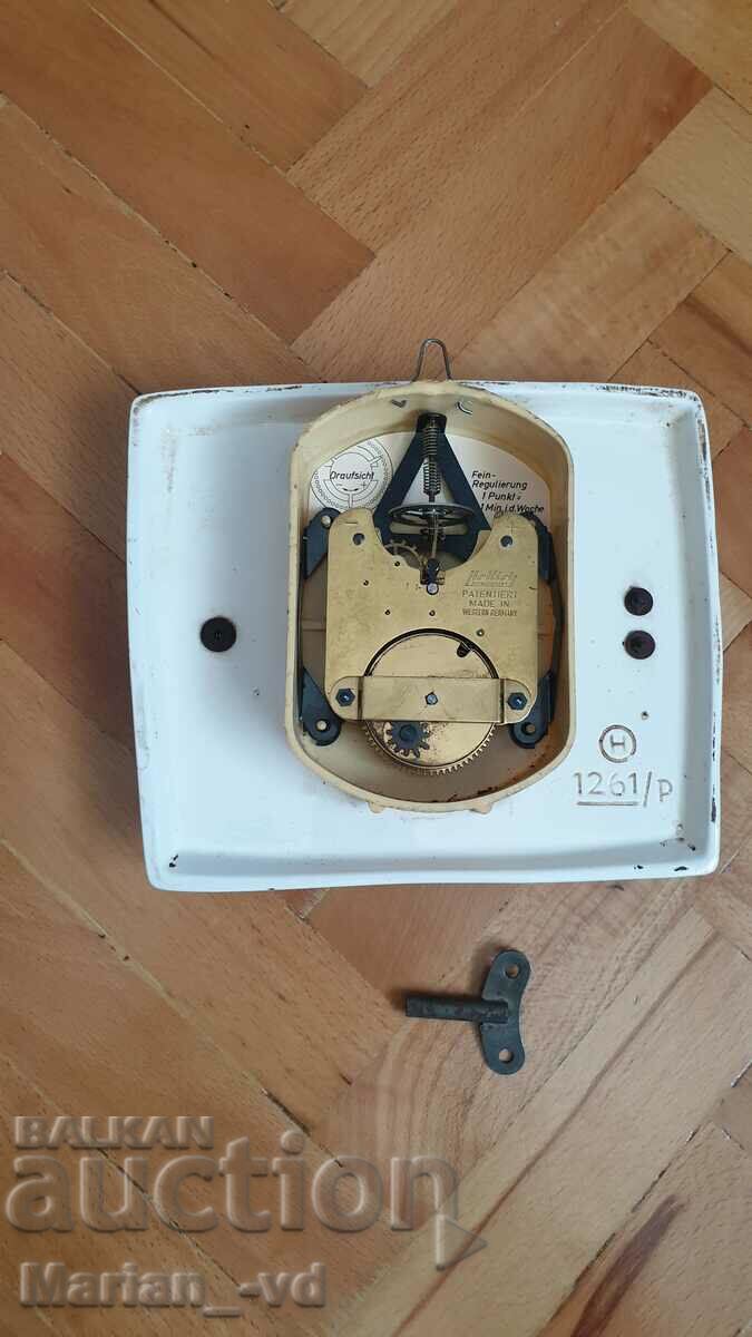 Παράδοση Παλαιό πορσελάνινο γερμανικό μηχανικό ρολόι τοίχου Zentra Παράδοση Παλαιό πορσελάνινο γερμανικό μηχανικό ρολόι τοίχου Zentra