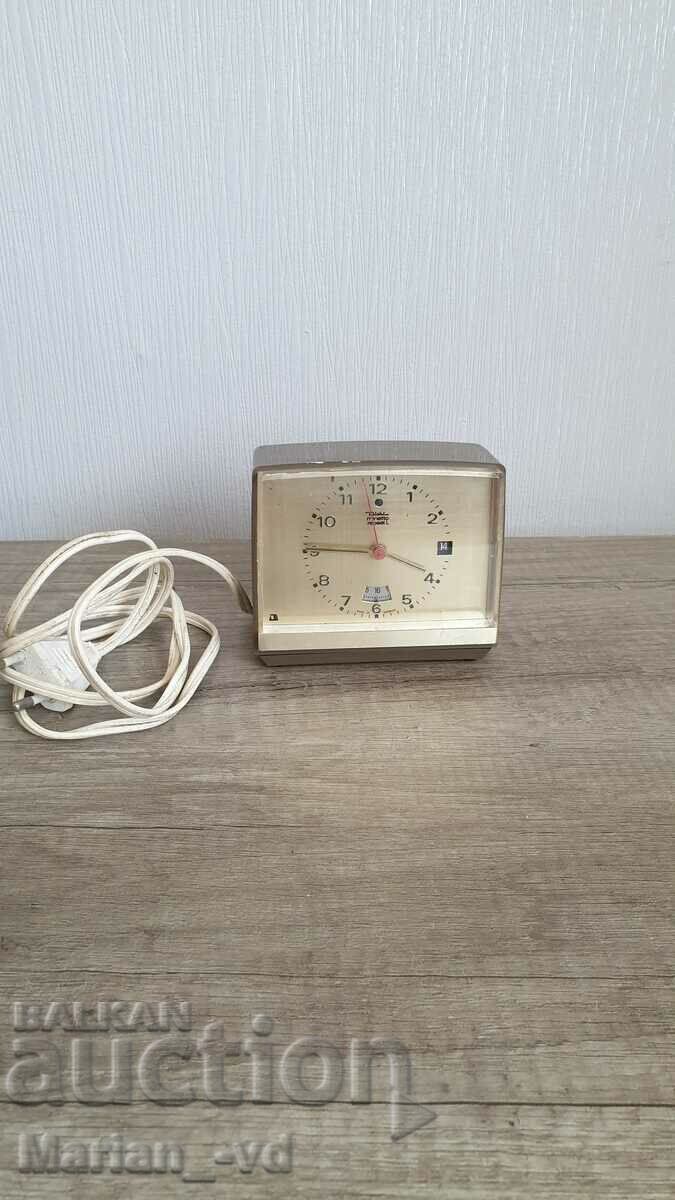 Old German electric alarm clock with price 45.00 BGN | € 23.01 Old German electric alarm clock with price 45.00 BGN | € 23.01