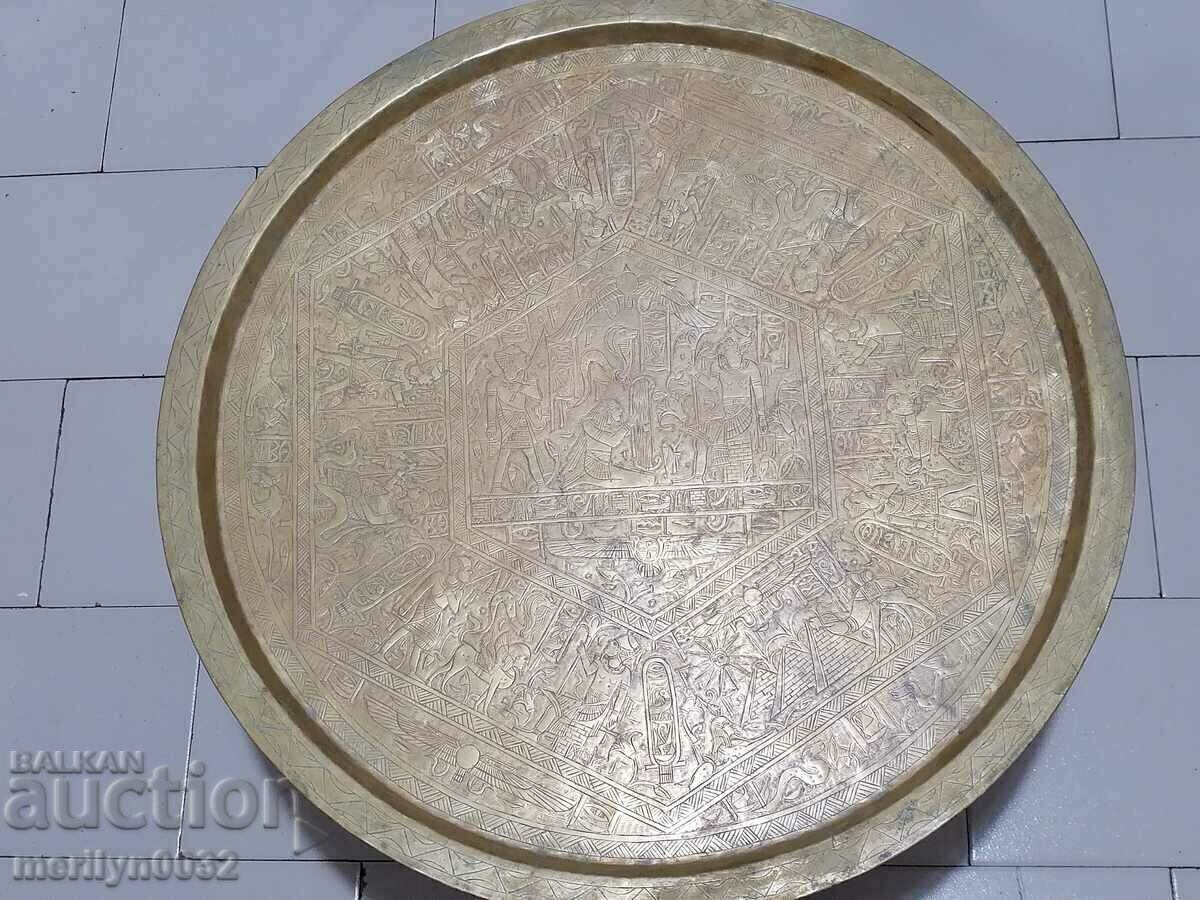 Διακόσμηση αραβικής κατσαρόλας από ορειχάλκινο σφυρήλατο χέρι της δεκαετίας του 1950 με τιμή 289.00 BGN | € 147.76 Διακόσμηση αραβικής κατσαρόλας από ορειχάλκινο σφυρήλατο χέρι της δεκαετίας του 1950 με τιμή 289.00 BGN | € 147.76