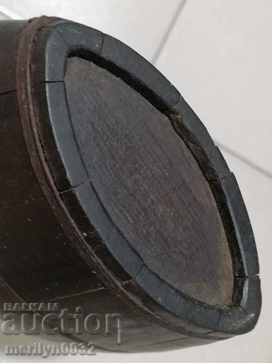 Delivery of Old wood pawler wooden bucket brown bucket Delivery of Old wood pawler wooden bucket brown bucket