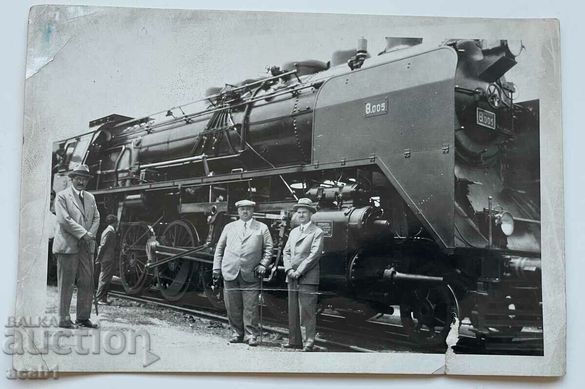 Φωτογράφιση μπροστά από την Locomotive