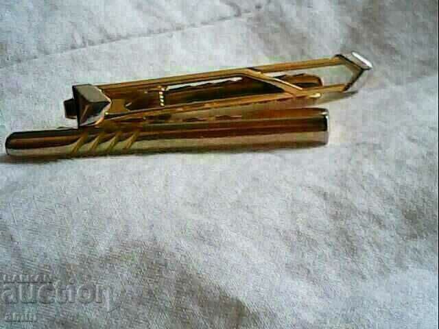 2 ace de cravată placate cu aur cu preț 15.00 BGN | € 7.67