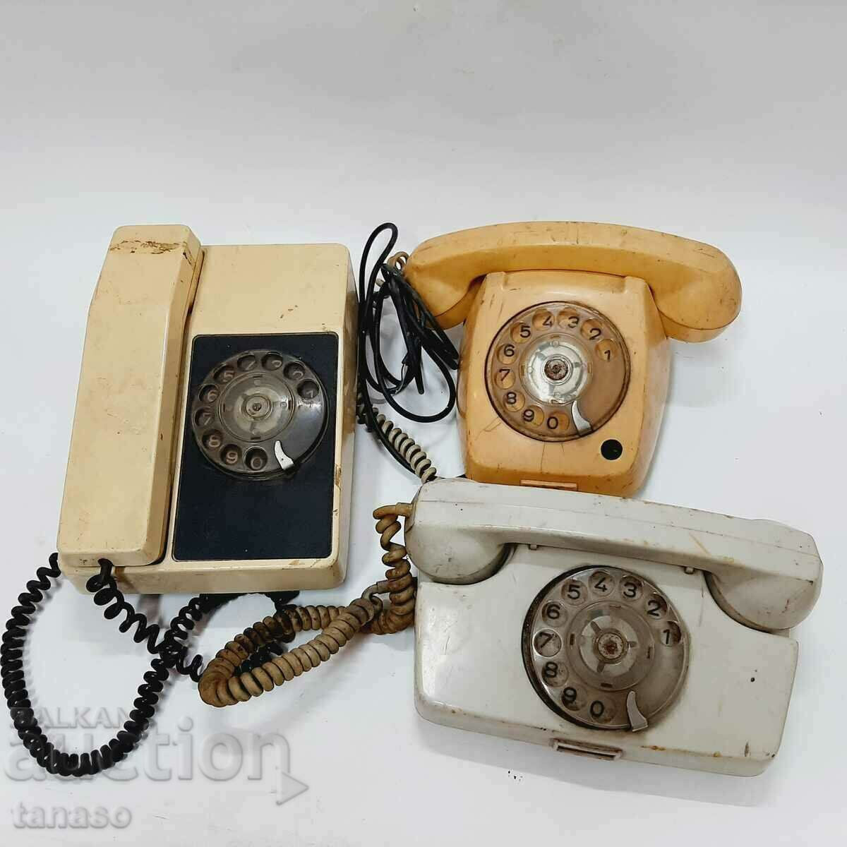 THREE OLD SOCIAL PHONES WITH WASHER(7.5)