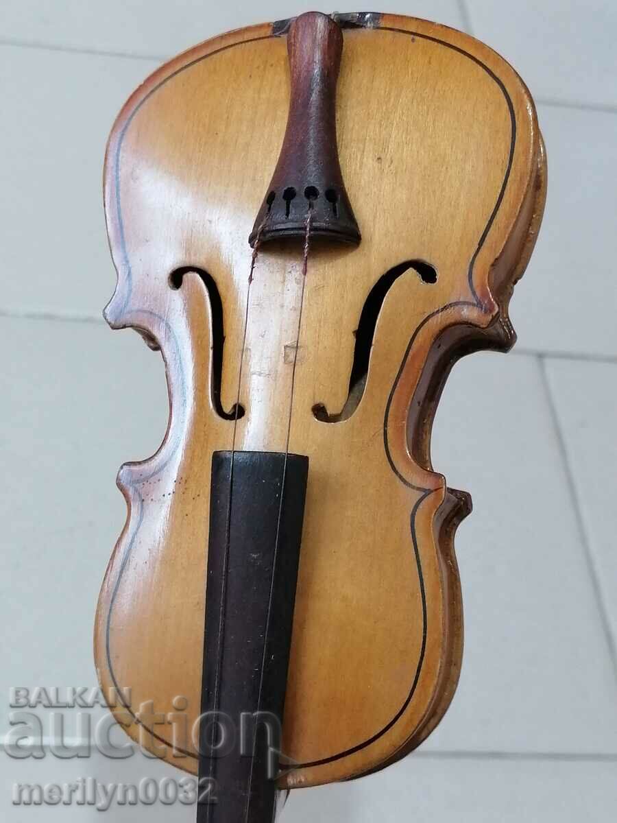 Ένα μικρό τρίχορδο δείγμα βιολιού μινιόν στα τέλη του 19ου αιώνα - 7 Ένα μικρό τρίχορδο δείγμα βιολιού μινιόν στα τέλη του 19ου αιώνα - 7