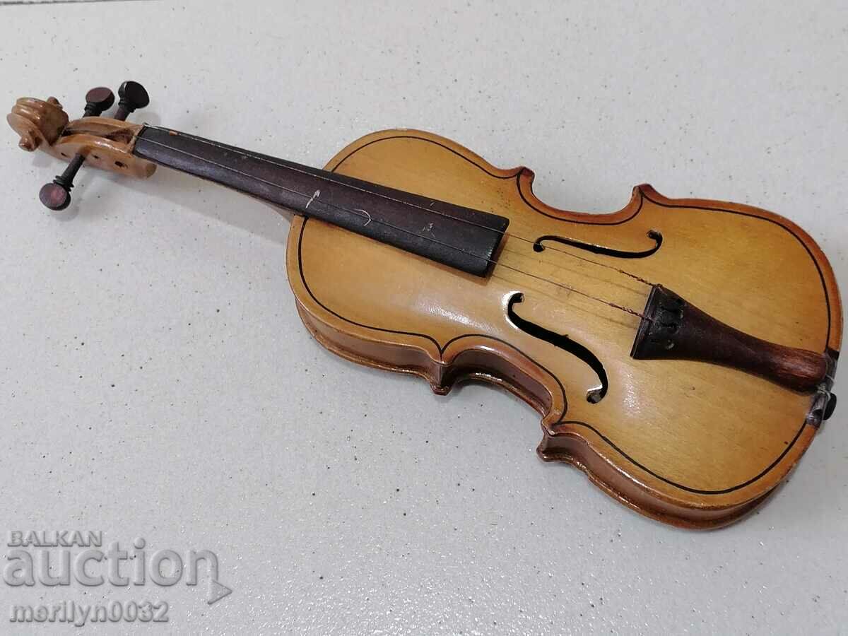 Малка цигулка с три струни миньон мостра края на 19-ти век