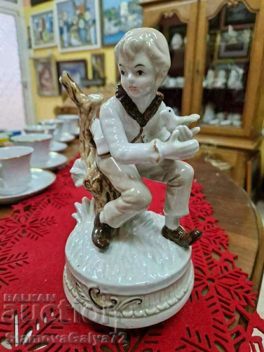 A great musical porcelain figure figurine with price 99.00 BGN | € 50.62 A great musical porcelain figure figurine with price 99.00 BGN | € 50.62