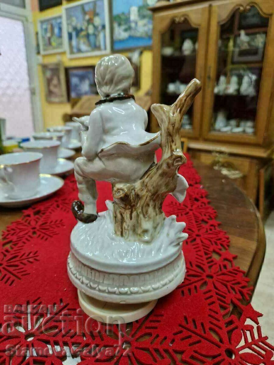 O minunată figurină muzicală din porțelan - 5 O minunată figurină muzicală din porțelan - 5