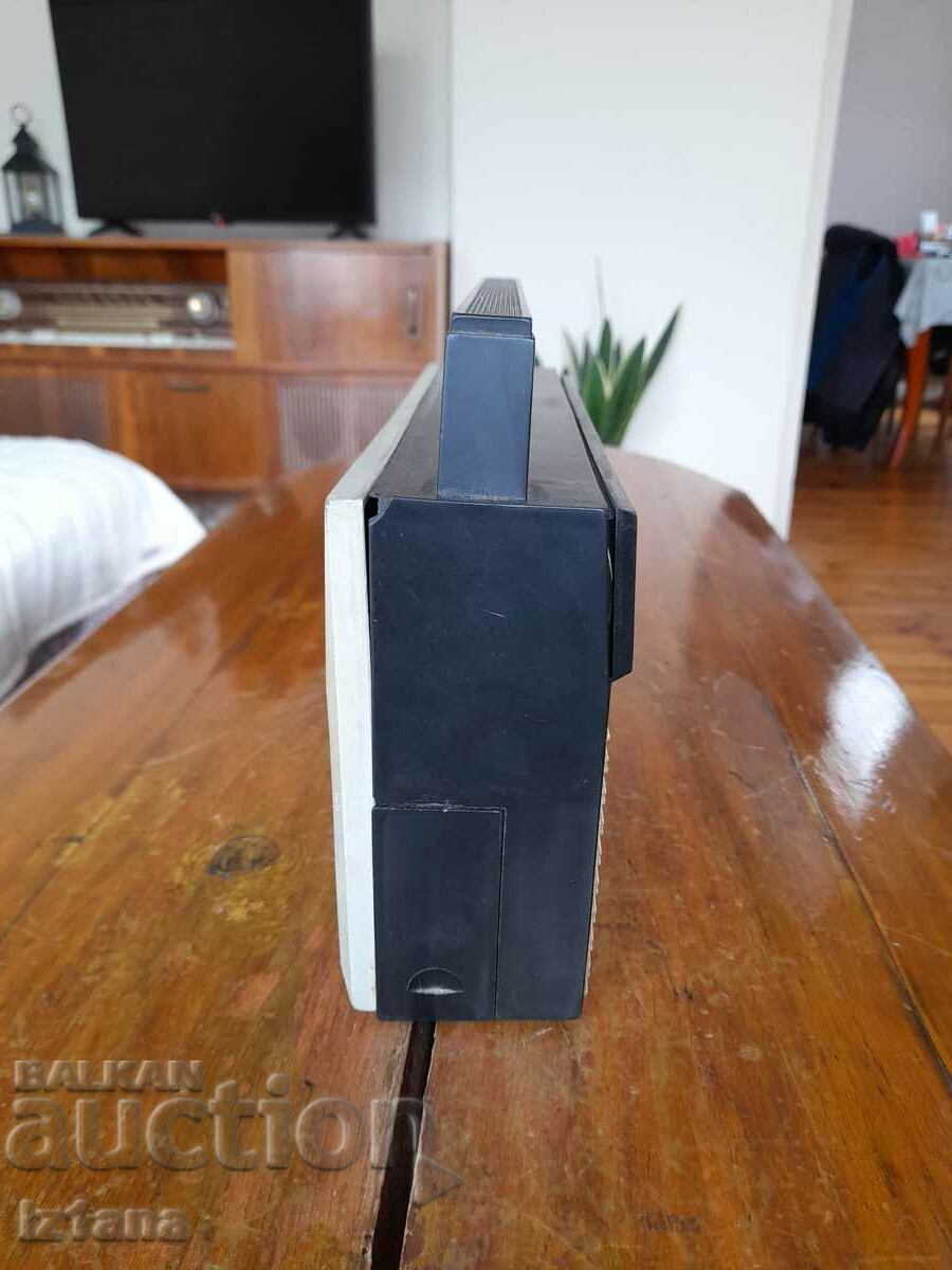 Auction  Old radio, Hazar 402 radio receiver
