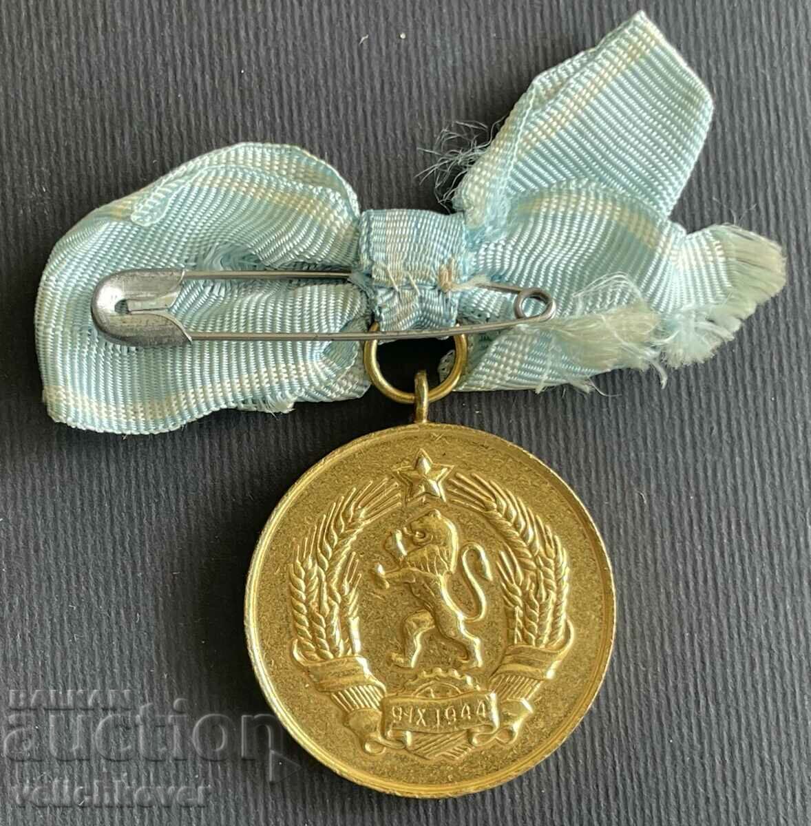 35219 Bulgaria medal for Motherhood 1st degree gold 50s with price 10.00 BGN | € 5.11