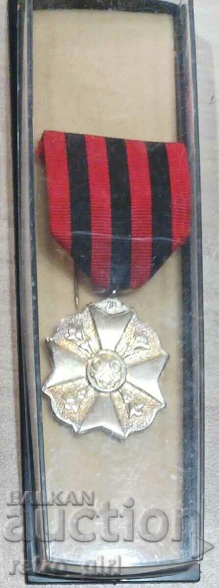 Auction Belgian medal with box. Auction Belgian medal with box.