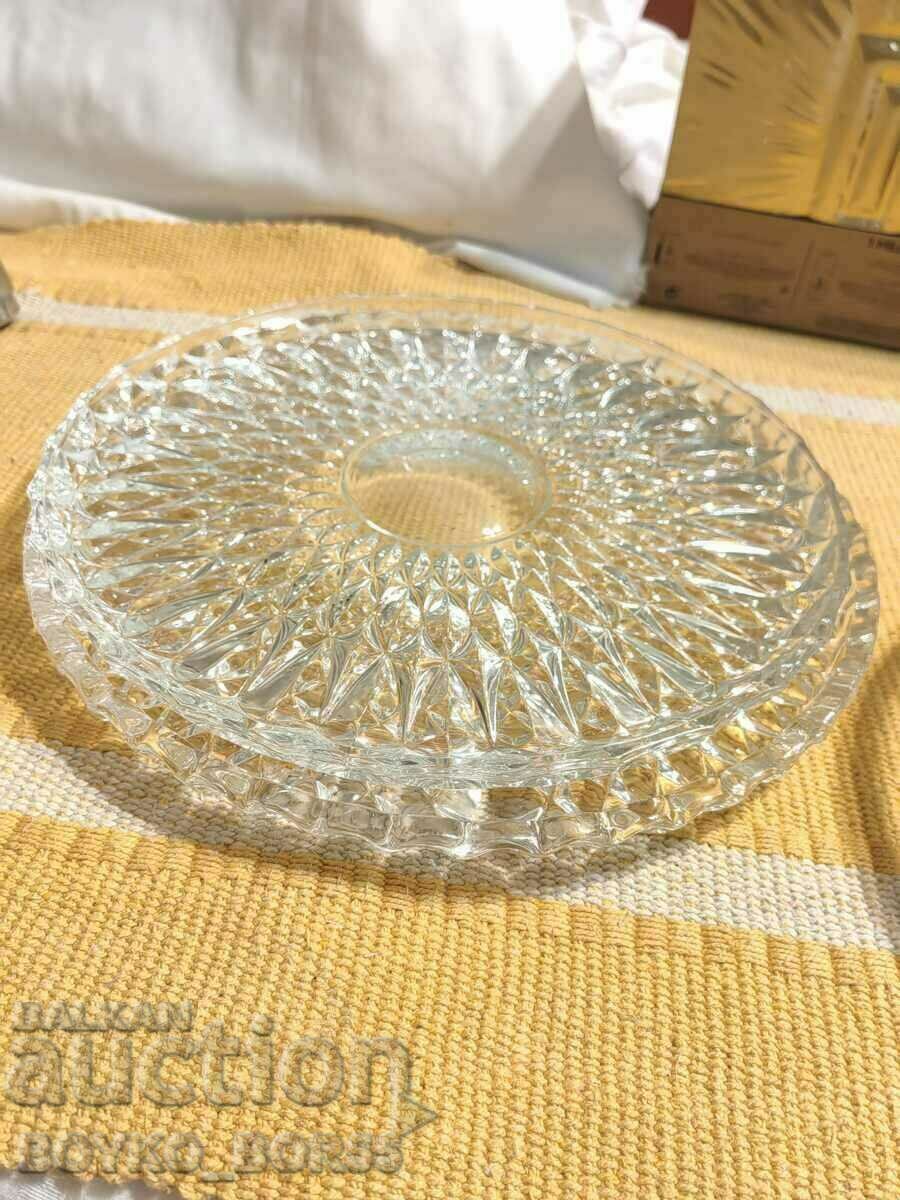 NOU! 5 farfurii frumoase Duralex + 2 farfurii superbe de cristal cu preț 57.00 BGN | € 29.14