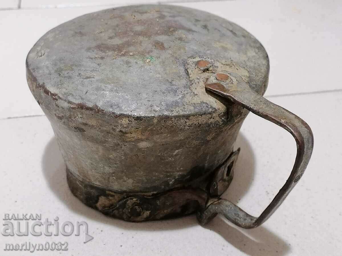 Delivery of Old tinned jug, pit, copper, cauldron, cauldron Delivery of Old tinned jug, pit, copper, cauldron, cauldron