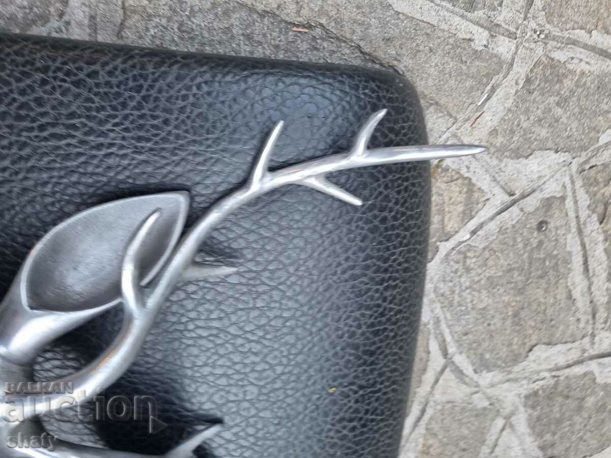 Delivery of Aluminum sculpture. Deer Delivery of Aluminum sculpture. Deer