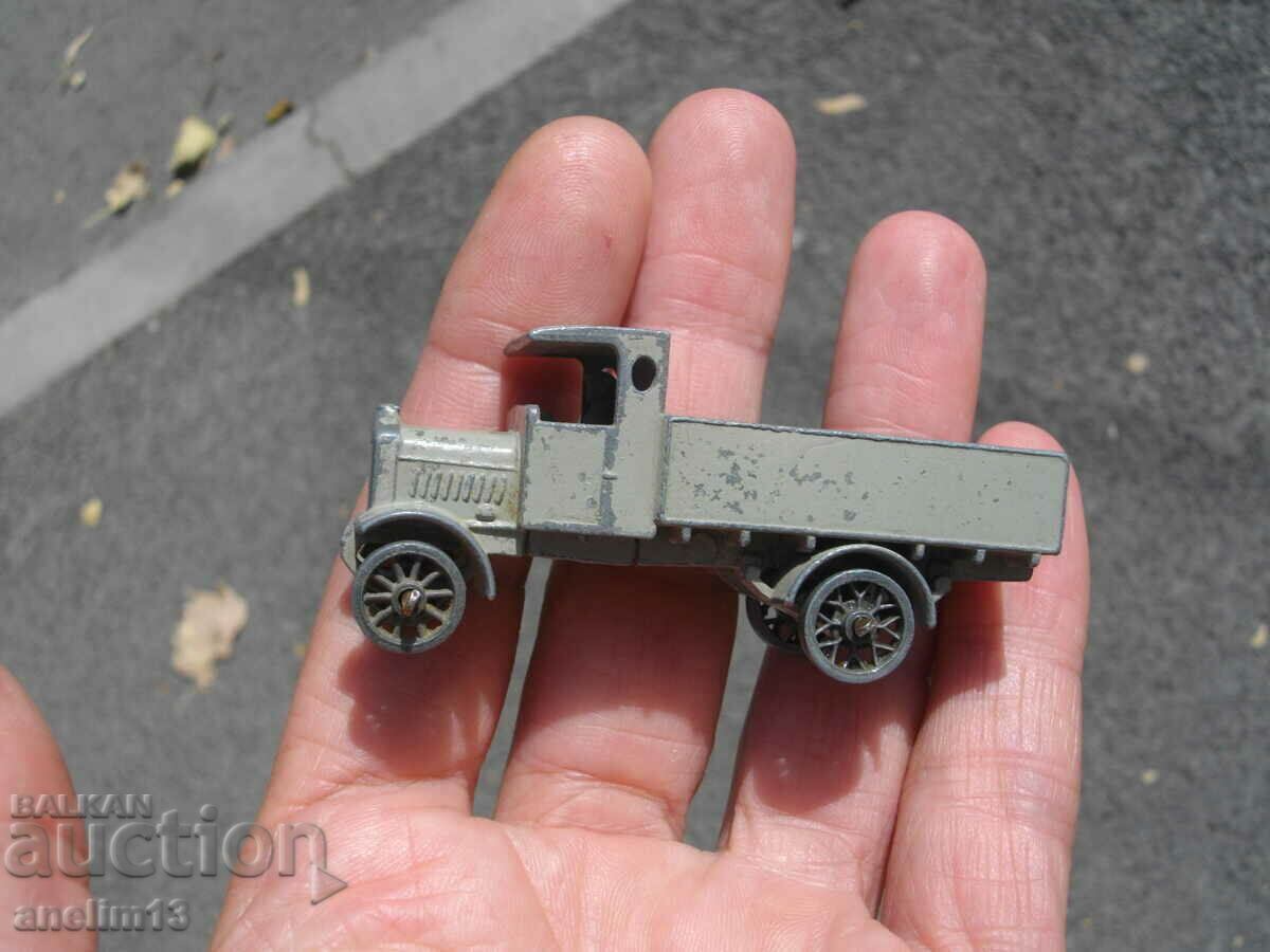 Delivery of ENGLAND LESNEY METAL TROLLEY Delivery of ENGLAND LESNEY METAL TROLLEY