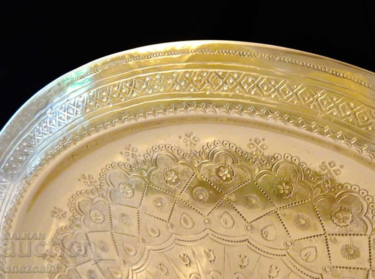 Auction Moroccan bronze tray, plate 35 cm. Auction Moroccan bronze tray, plate 35 cm.