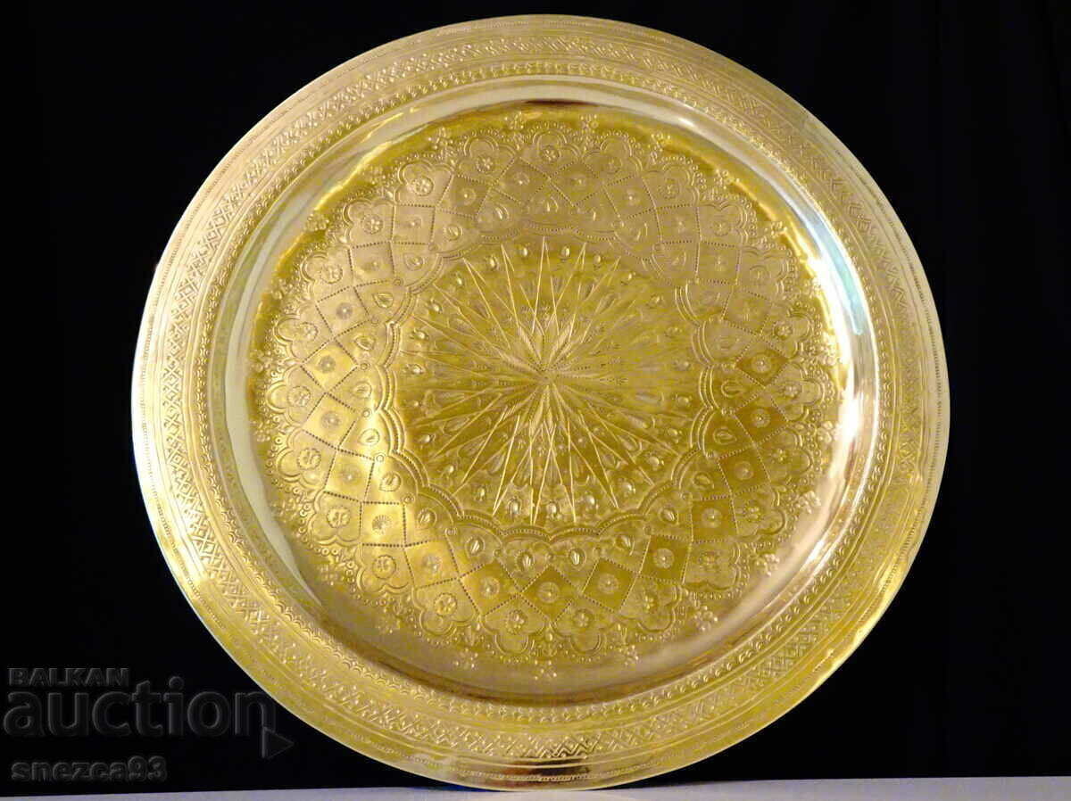 Delivery of Moroccan bronze tray, plate 35 cm.