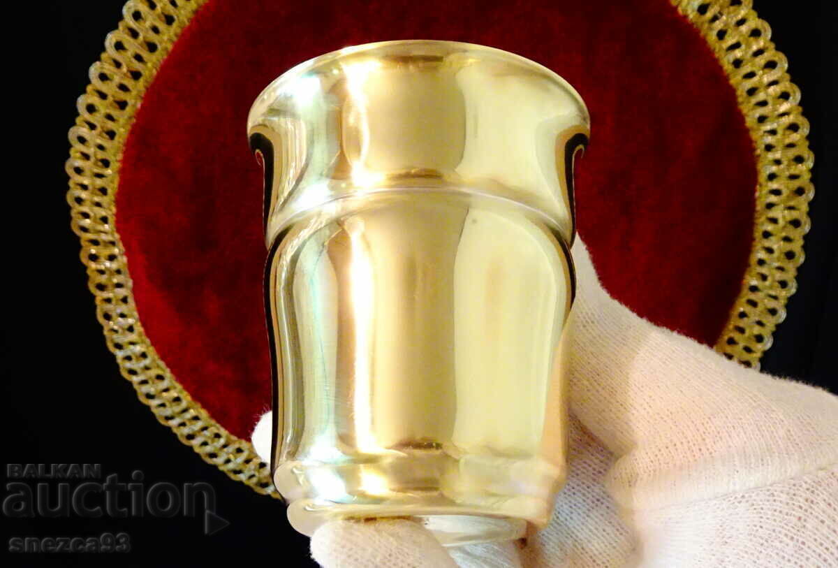 English bronze whiskey cup, marked with price 19.00 BGN | € 9.71 English bronze whiskey cup, marked with price 19.00 BGN | € 9.71