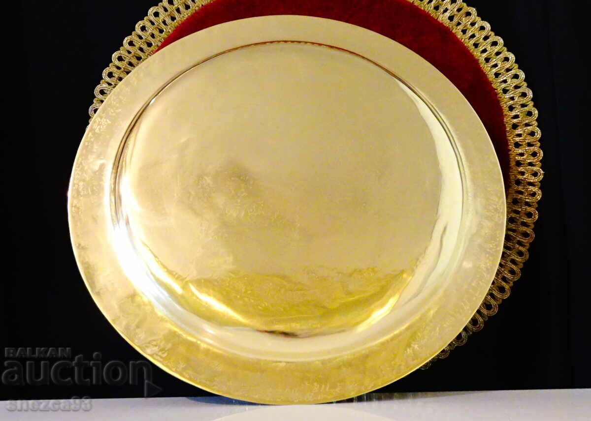Delivery of Moroccan bronze tray, plate 29.8 cm.