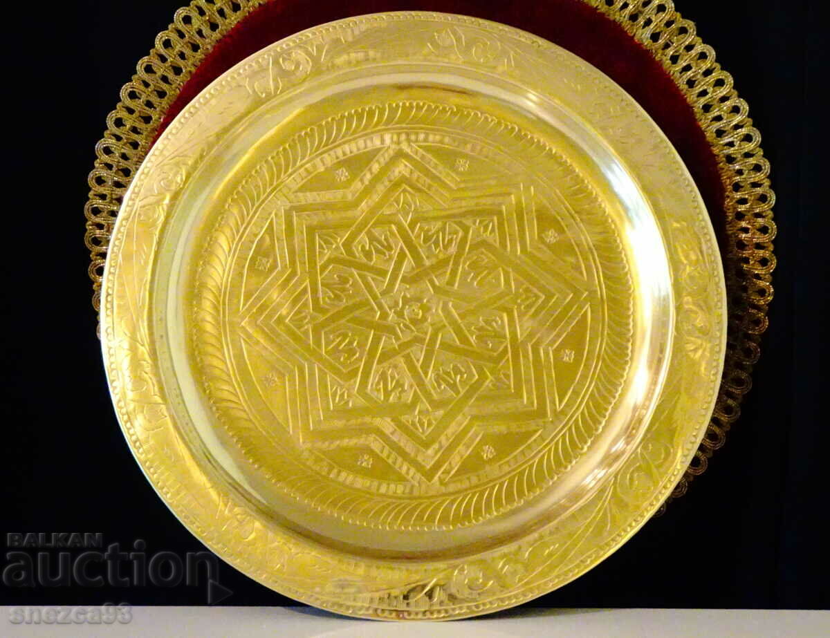 Moroccan bronze tray, plate 29.8 cm.