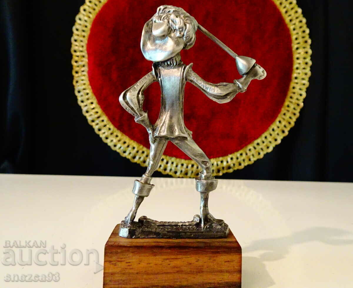 Auction  Tin figurines, figures of Athos and Aramis, musketeer.