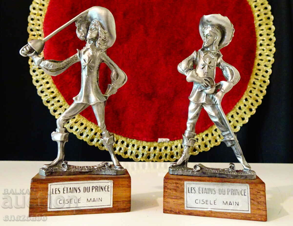 Tin figurines, figures of Athos and Aramis, musketeer.