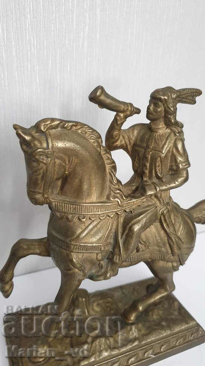 Auction  Old bronze figure