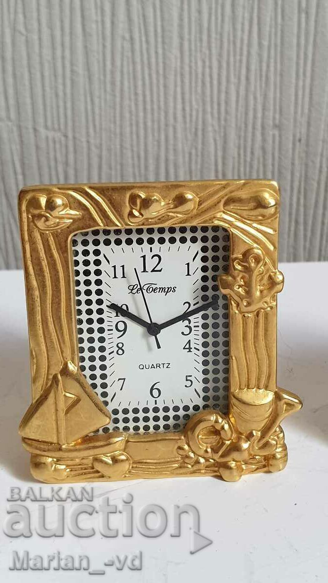 Auction Collection of miniature quartz watches LE TEMPS Auction Collection of miniature quartz watches LE TEMPS