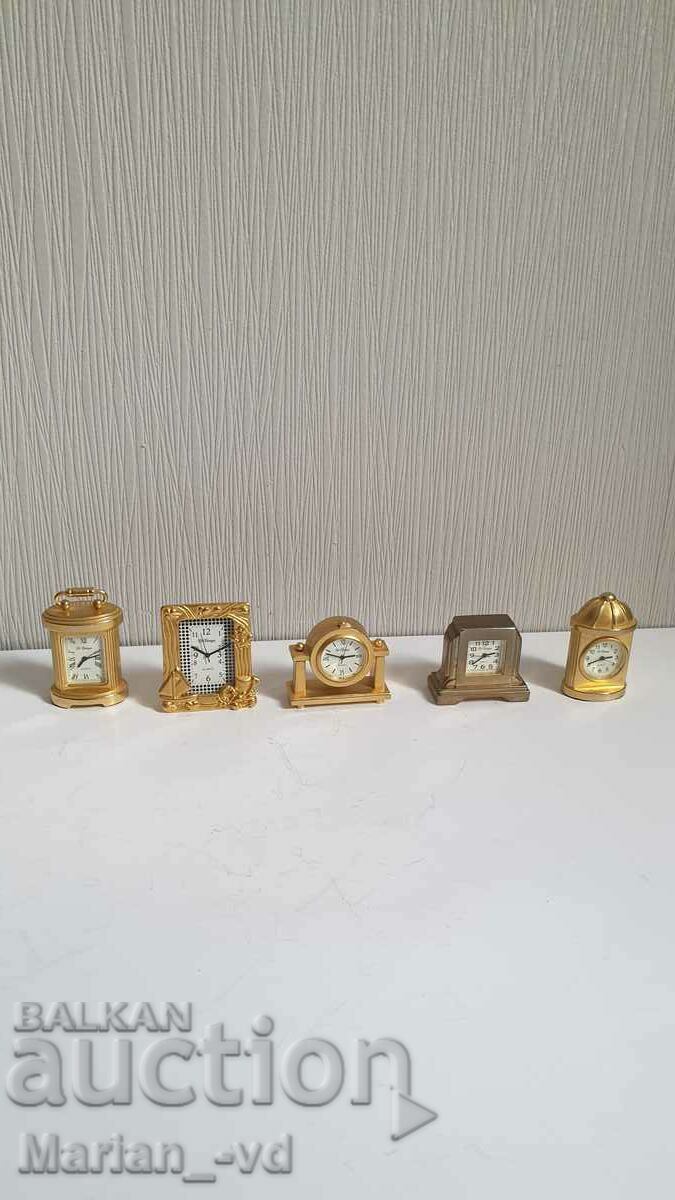 Συλλογή από μικροσκοπικά ρολόγια χαλαζία LE TEMPS