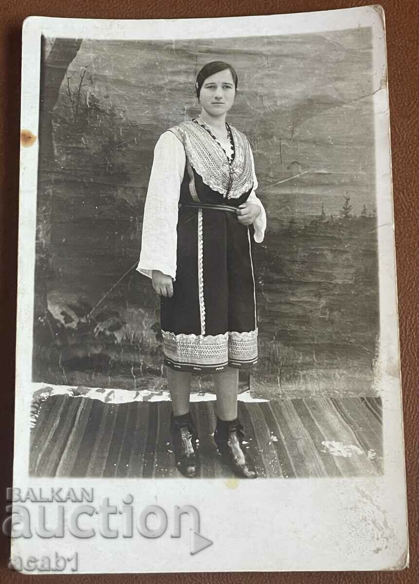Фотография момиче носия 1919год.
