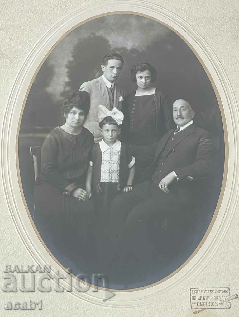 Auction Photography Veteran with his family Auction Photography Veteran with his family