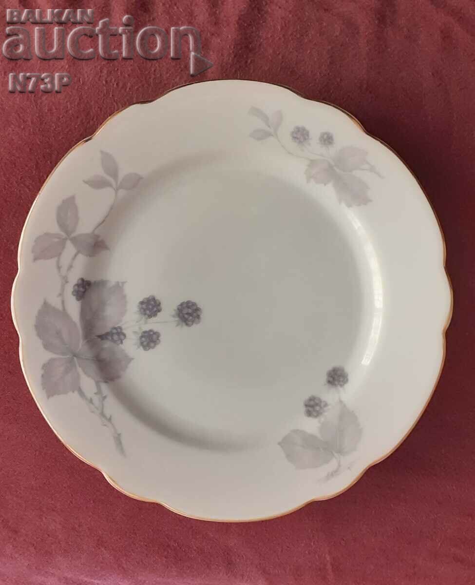 NICE PORCELAIN PLATE. COLLECTION.
