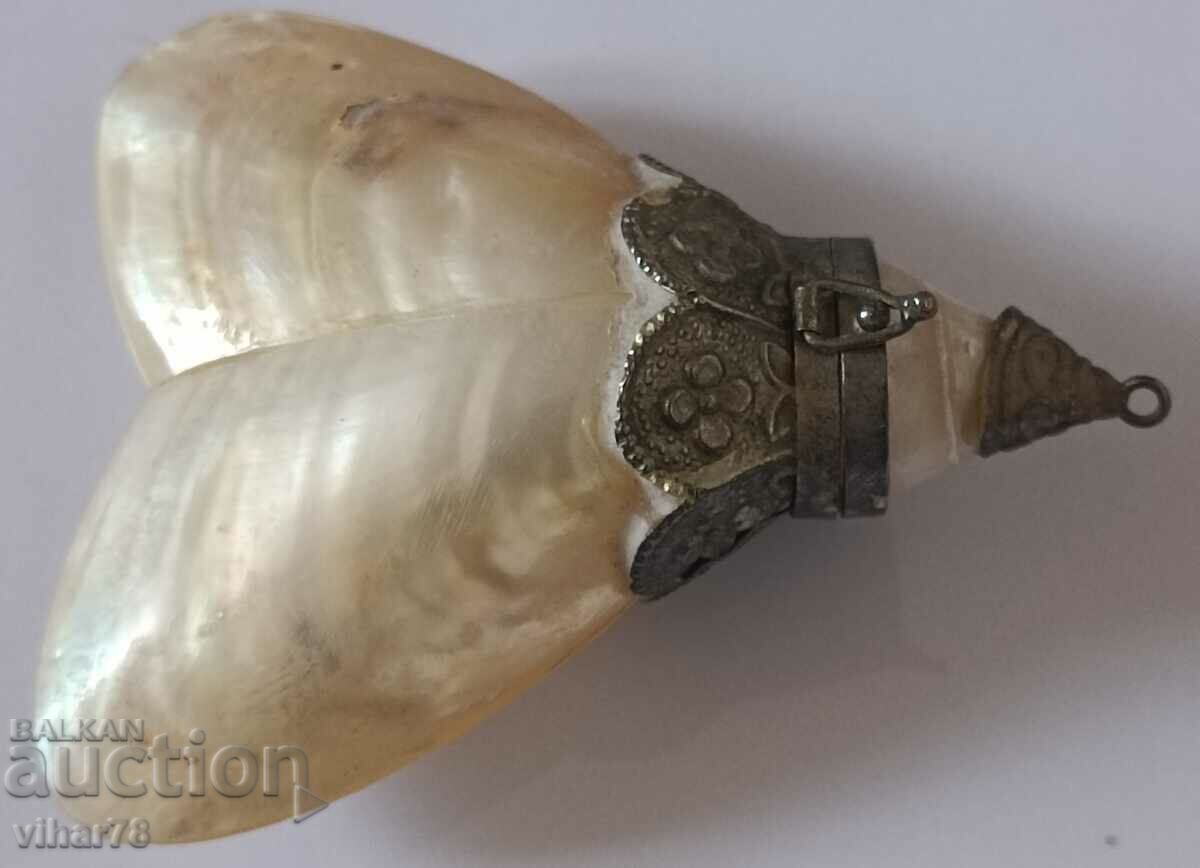 Bottle of mother-of-pearl - Seashell with price 125.99 BGN | € 64.42 Bottle of mother-of-pearl - Seashell with price 125.99 BGN | € 64.42