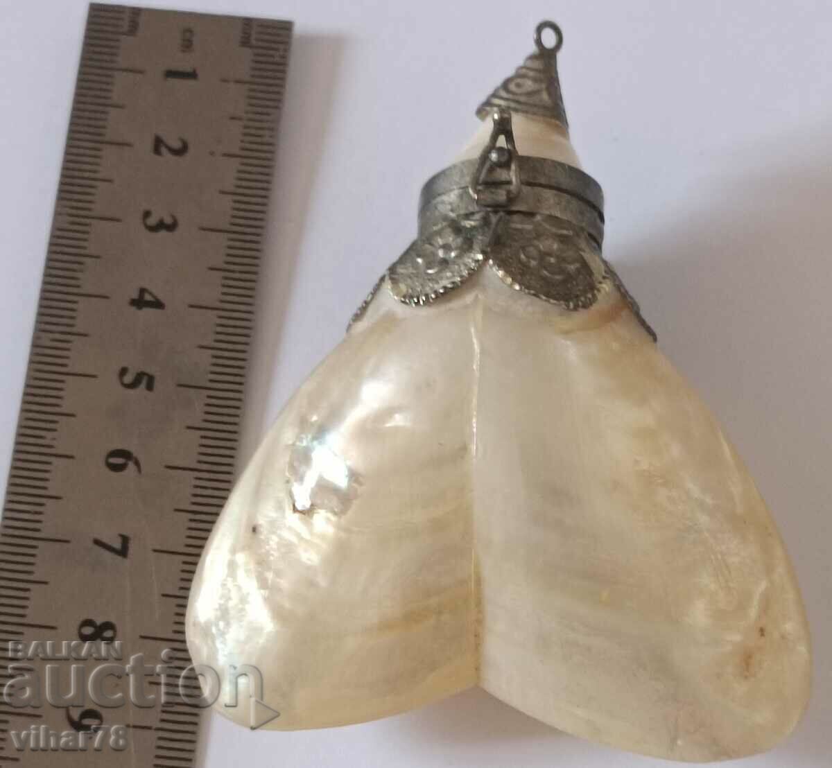 Delivery of Bottle of mother-of-pearl - Seashell Delivery of Bottle of mother-of-pearl - Seashell