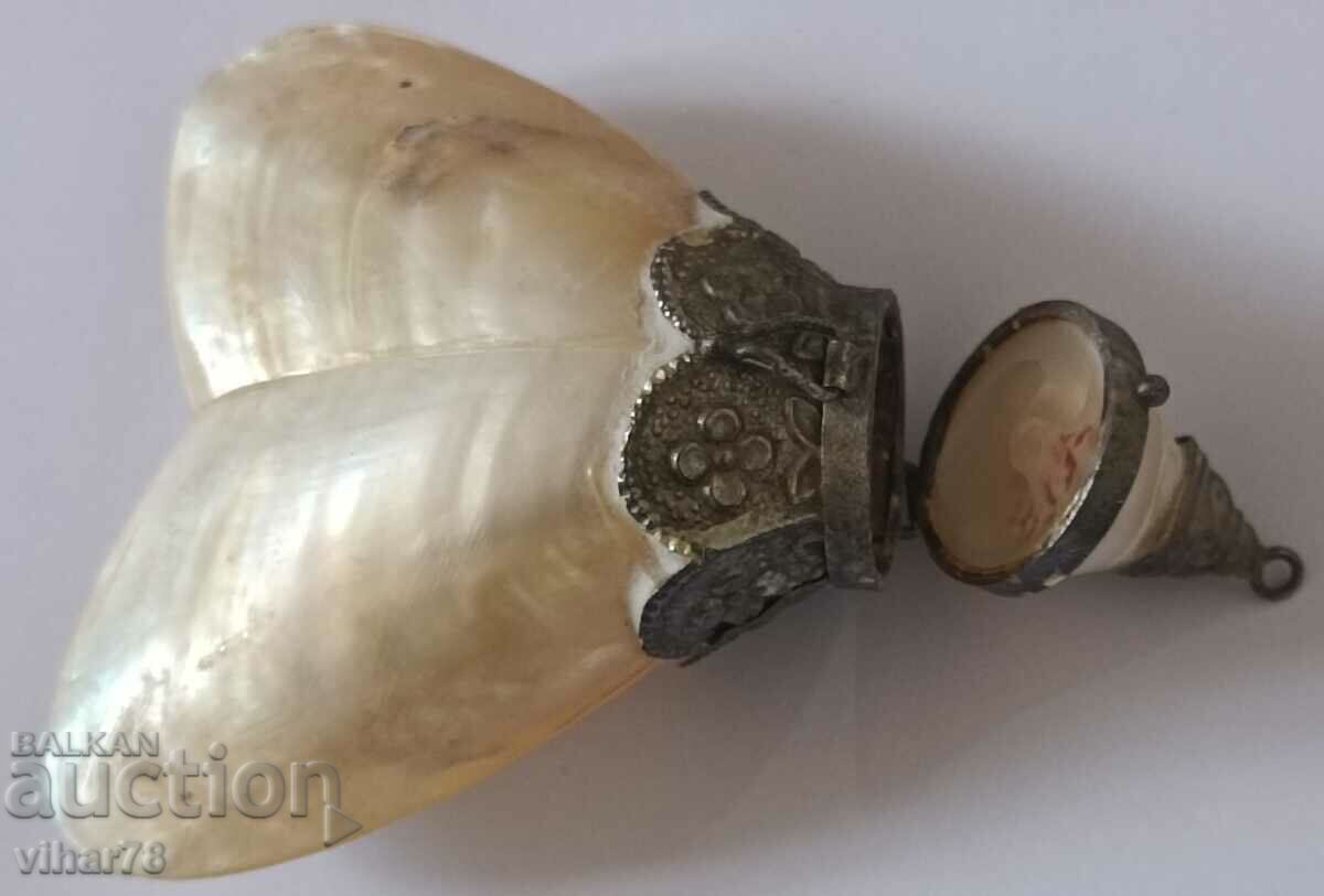 Bottle of mother-of-pearl - Seashell - 7 Bottle of mother-of-pearl - Seashell - 7