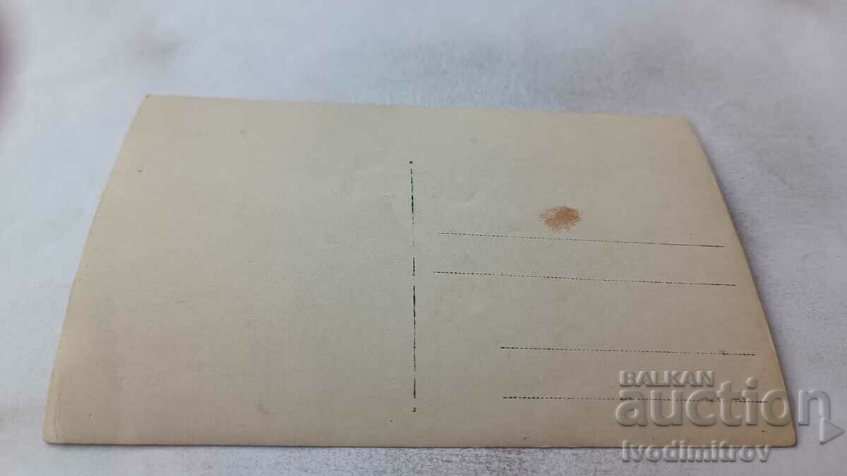 Photo Young men and women by the river with price 1.65 BGN | € 0.84 Photo Young men and women by the river with price 1.65 BGN | € 0.84