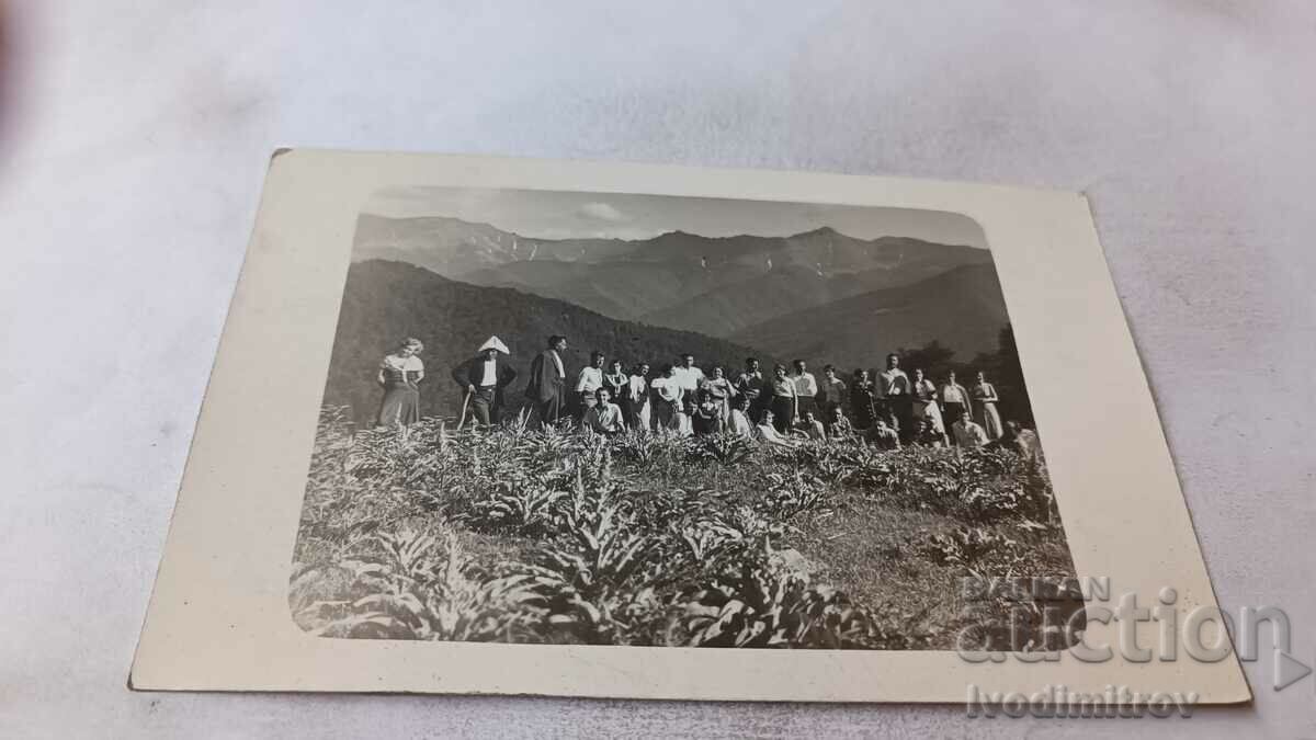 Снимка Младежи и девойки на екскурзия в Стара планина 1935