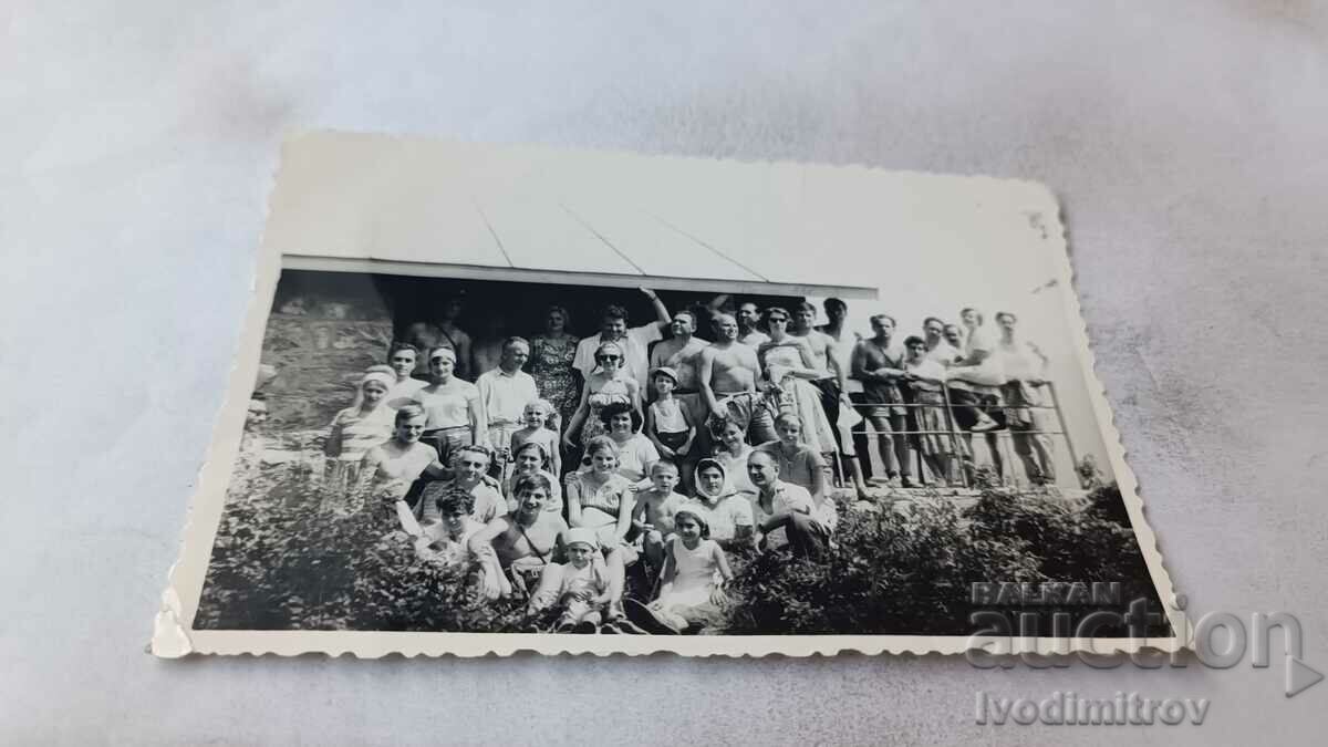 Photo Teteven Men, women and children of the Evil Tooth Shelter 1964