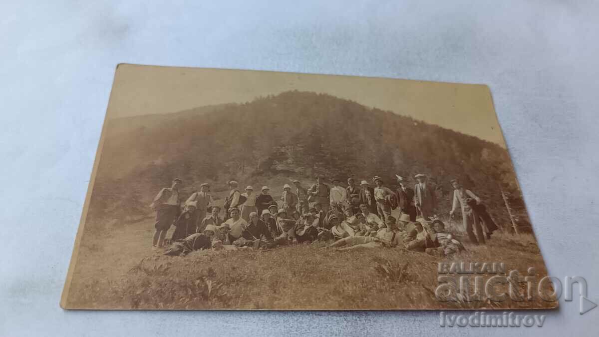 Photo Madezhi and wild women on an excursion in front of Mount Bezovo 1924