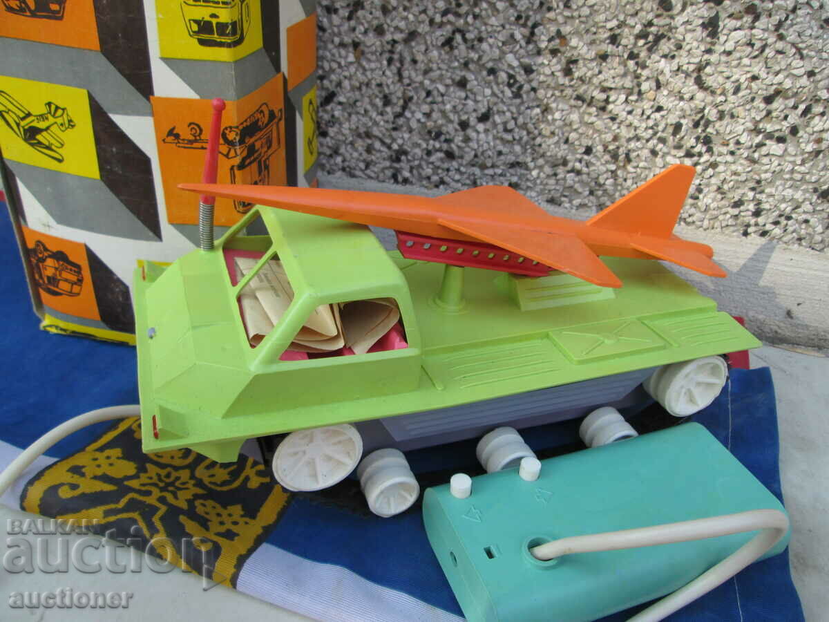 BRAND NEW TOY - TRACTOR WITH ITS BOX AND DESCRIPTION with price 200.00 BGN | € 102.26 BRAND NEW TOY - TRACTOR WITH ITS BOX AND DESCRIPTION with price 200.00 BGN | € 102.26