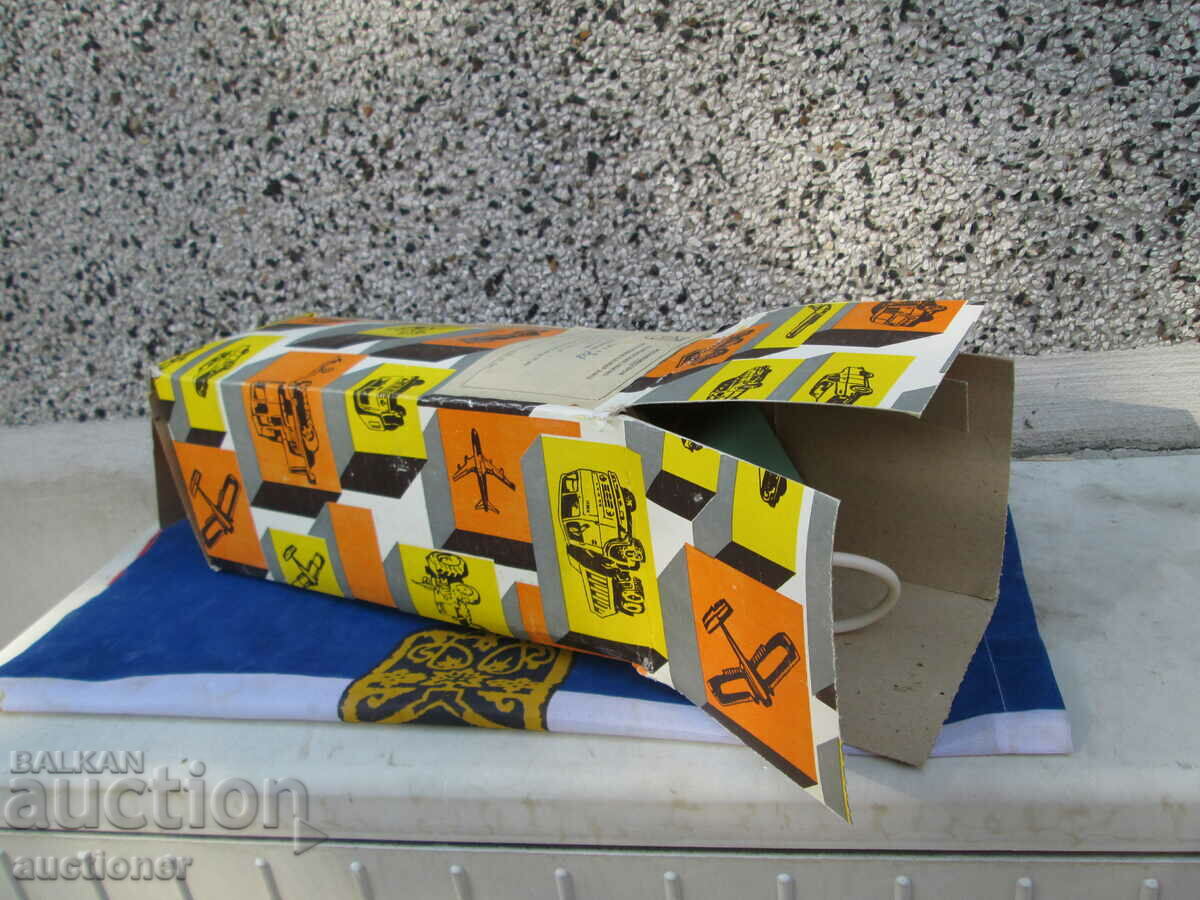 BRAND NEW TOY - TRACTOR WITH ITS BOX AND DESCRIPTION - 7 BRAND NEW TOY - TRACTOR WITH ITS BOX AND DESCRIPTION - 7