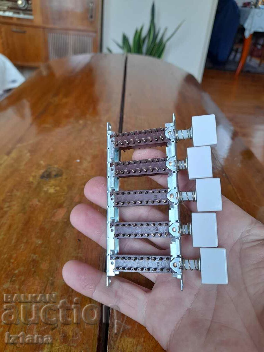 Auction Old radio buttons Auction Old radio buttons