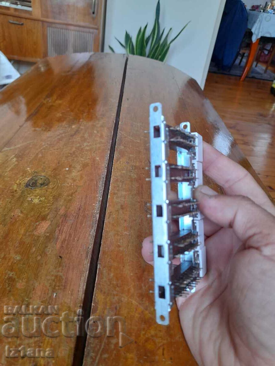 Delivery of Old radio buttons Delivery of Old radio buttons