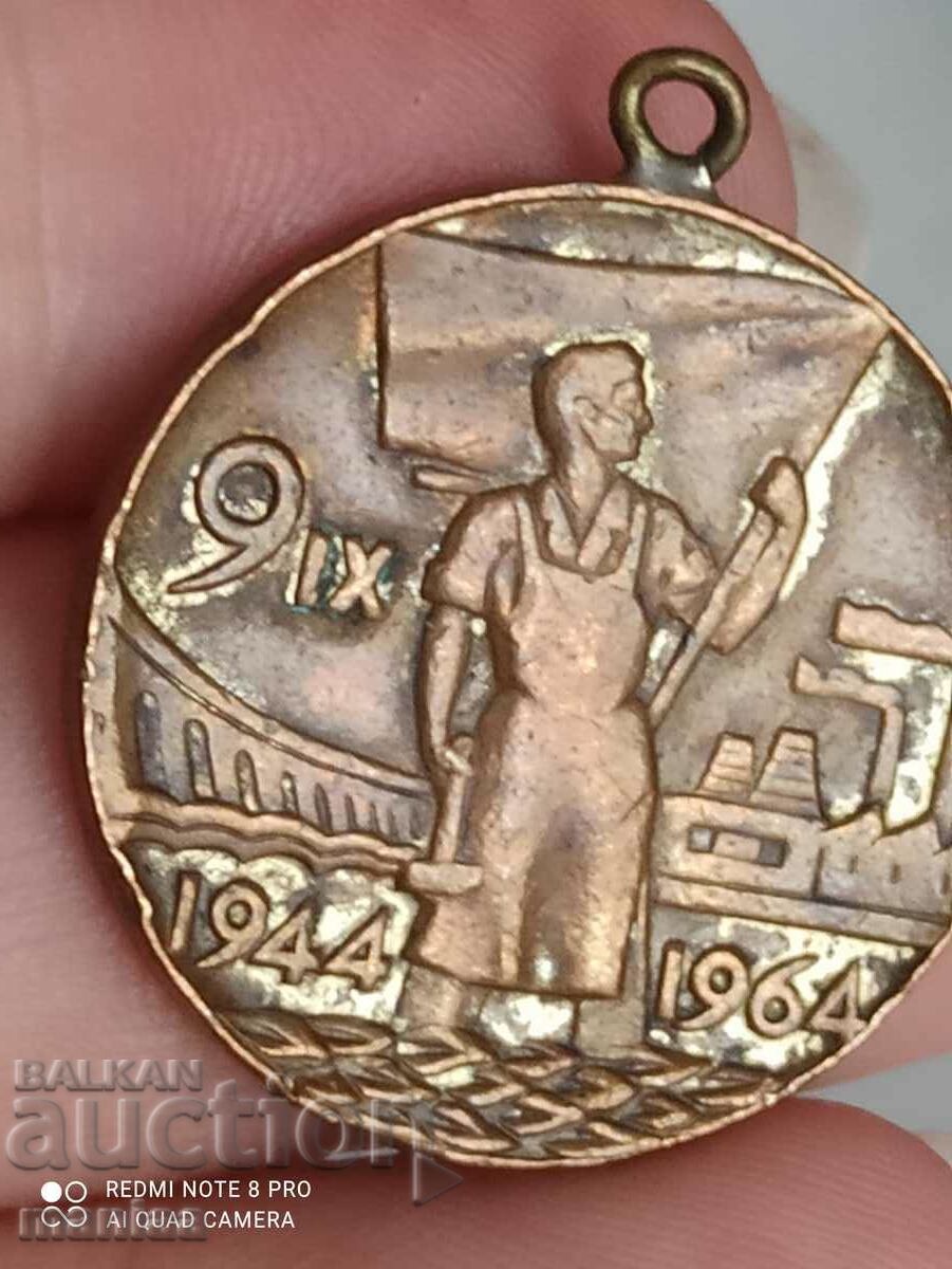 Medalia comunistă - pașaport cucerit al gloriei muncii