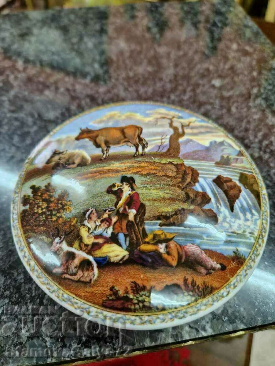 Antique English COALPORT Porcelain Box with price 49.00 BGN | € 25.05 Antique English COALPORT Porcelain Box with price 49.00 BGN | € 25.05